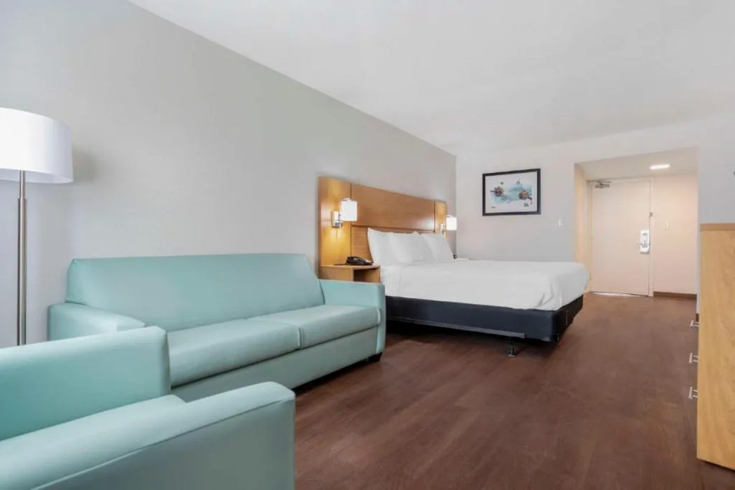 Chateau Beachfront Hotel, A By The Sea Resort 4/18