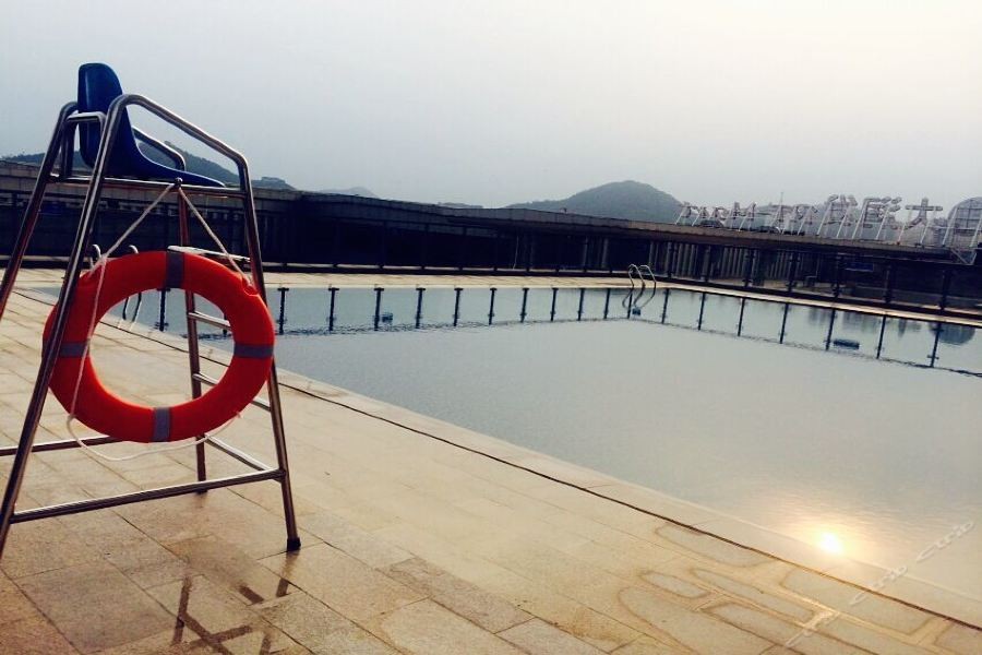 Easco Hotel 12/50