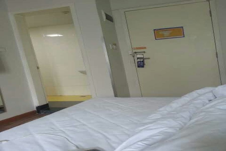 JI Hotel (Guangzhou Wanguo Outlets Jiangnanxi Subway Station) 16/26