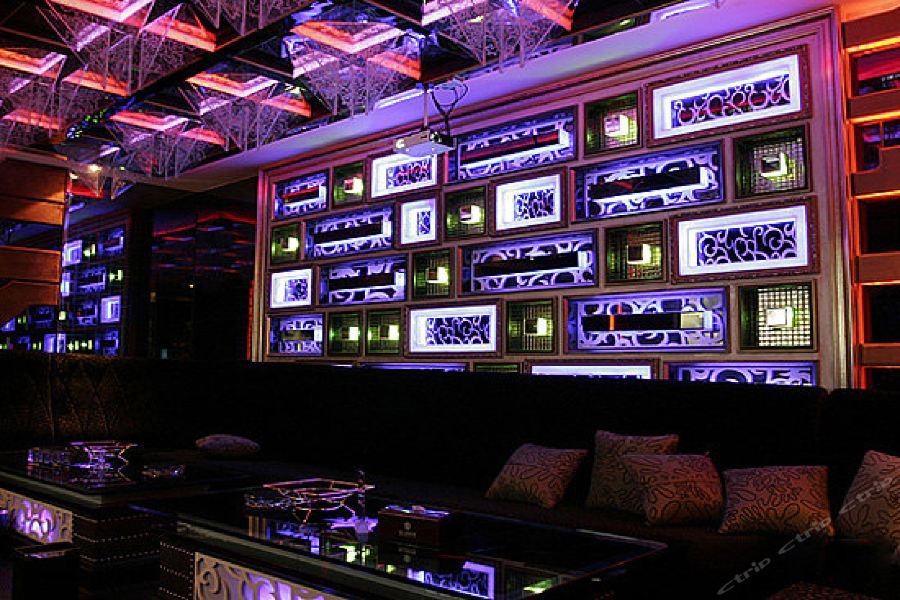 Rongjiang Hotel 33/74