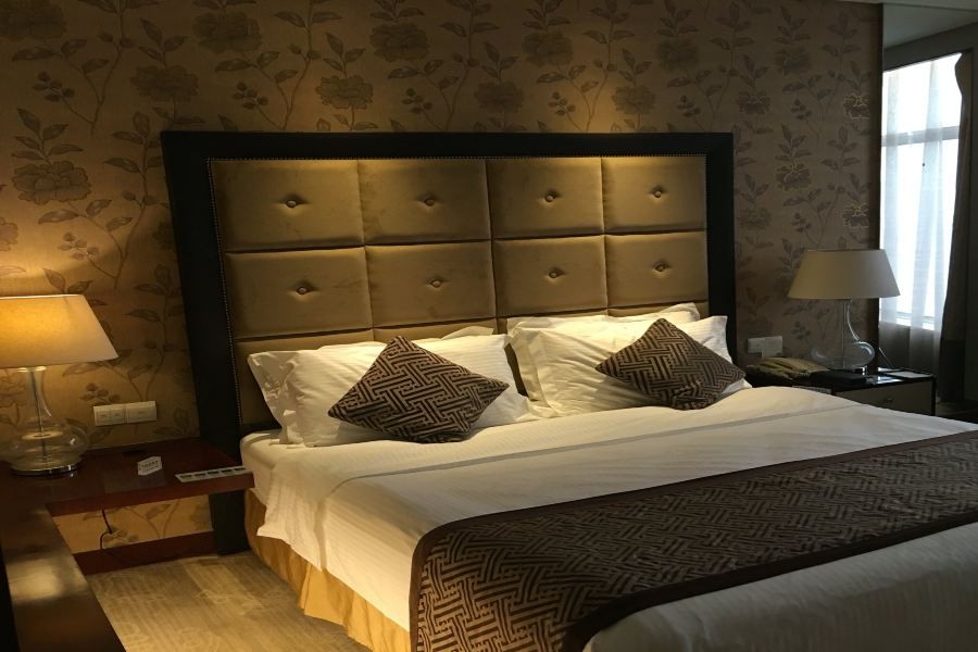 Xinhua Jianguo Hotel 33/48