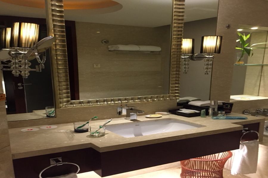 Xinhua Jianguo Hotel 32/48