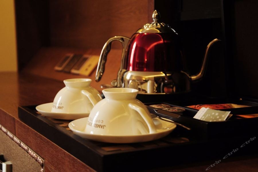 James Joyce Coffetel (Qinhuangdao Qinhuangdao Railway Station Wanda Plaza) 12/64