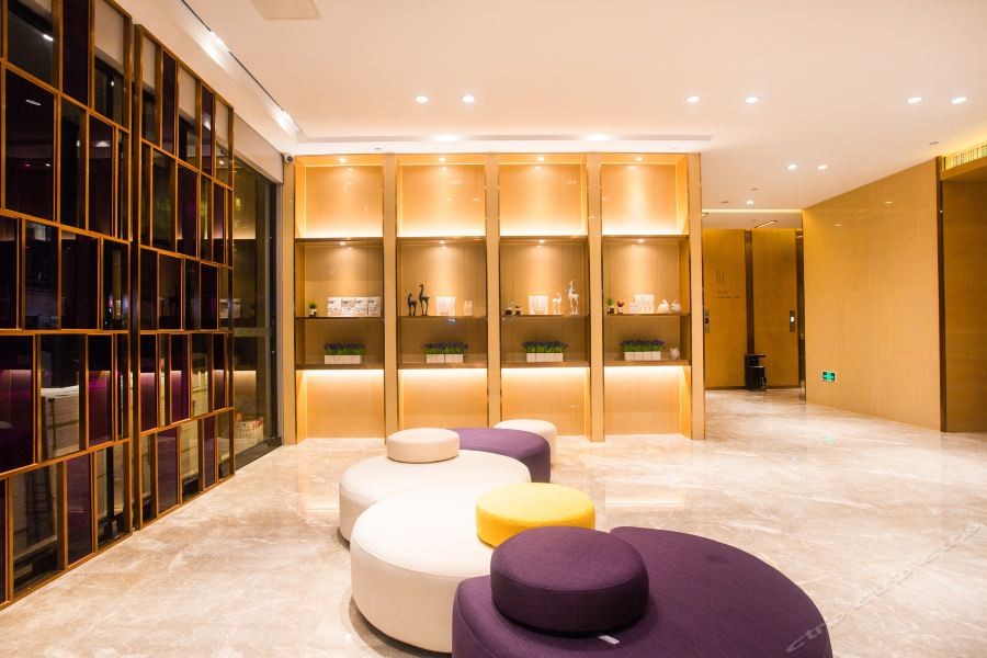 Lavande Hotels 20/30