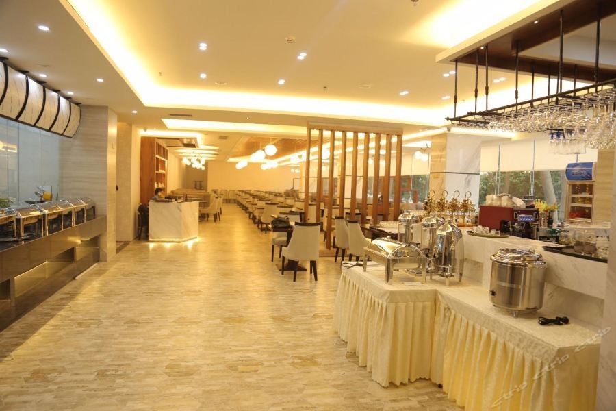 Qian Hai Holiday Hotel 33/68