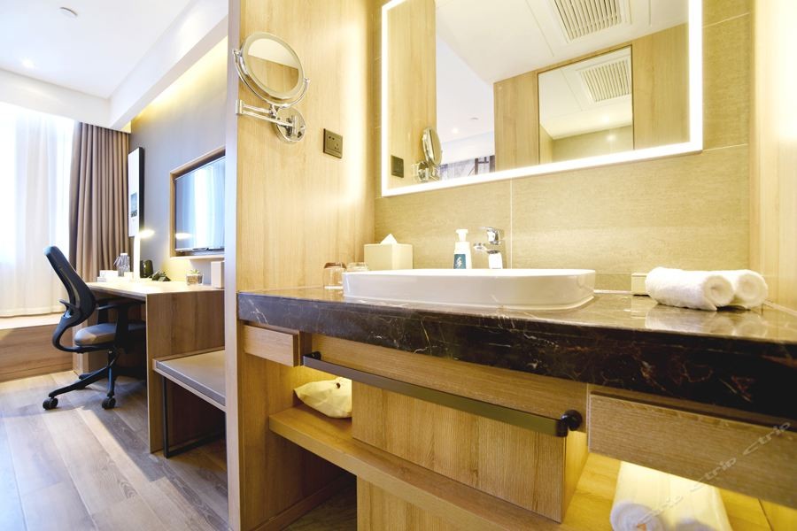 Atour Hotel Wuhan Changqing Road 40/74
