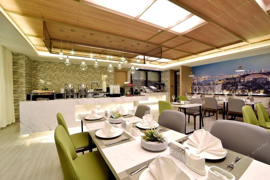 Atour Hotel Wuhan Changqing Road 42/74