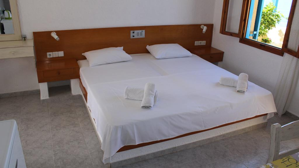 Artemis Hotel 9/52