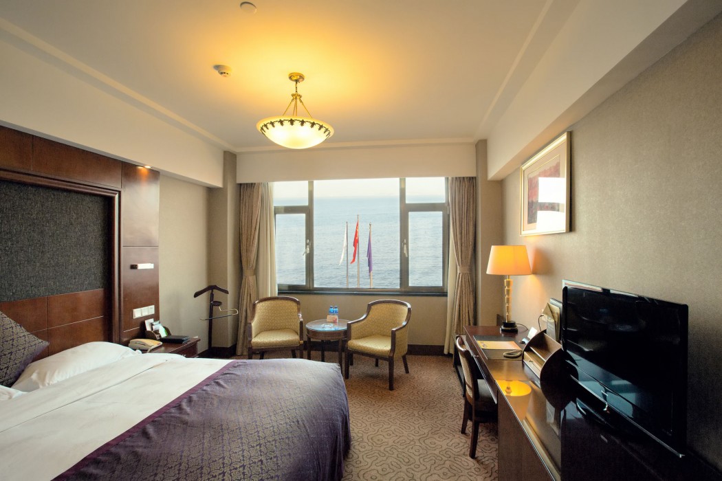 Yantai Golden Gulf Hotel 56/98