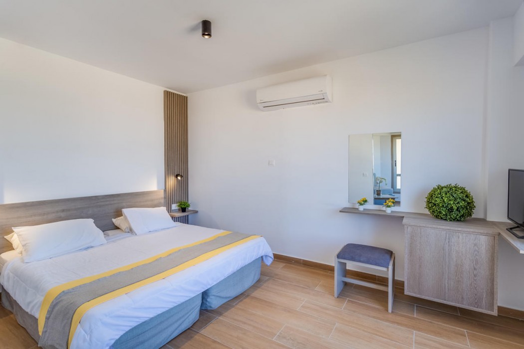 Toxotis Hotel 17/70