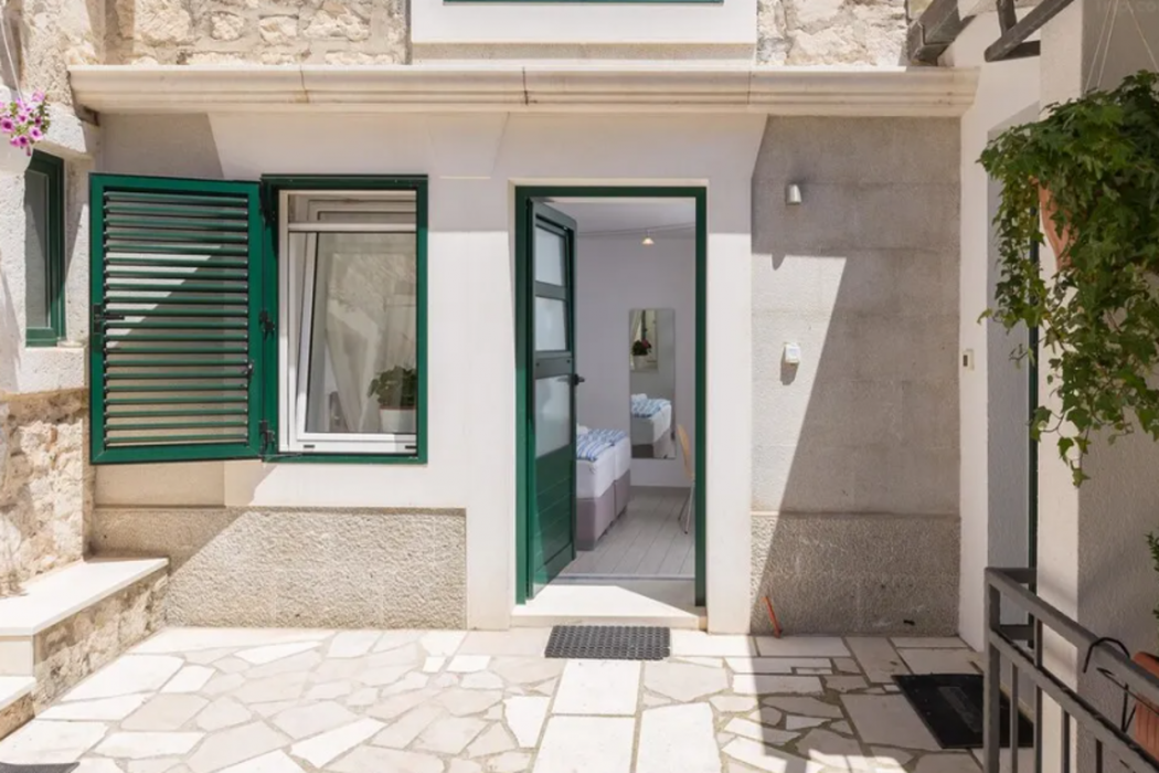 Split Center Suites 39/66