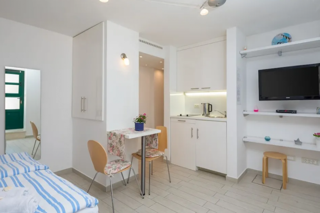 Split Center Suites 37/66