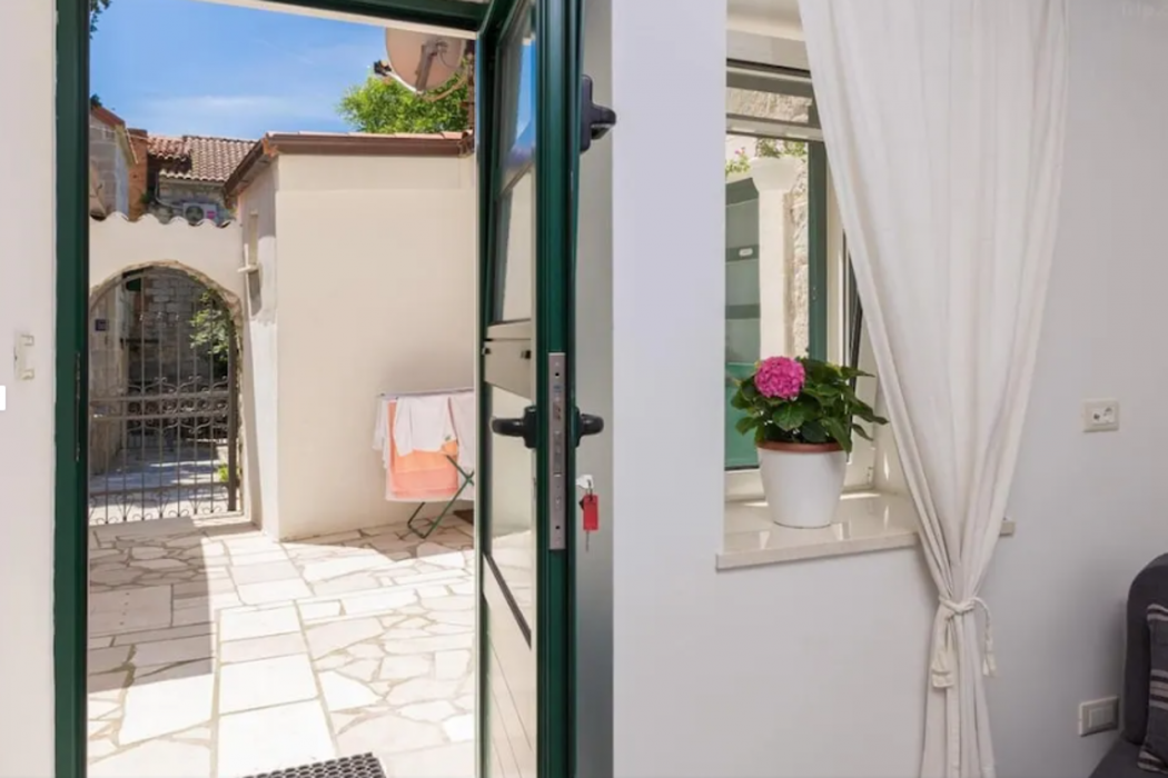 Split Center Suites 38/66