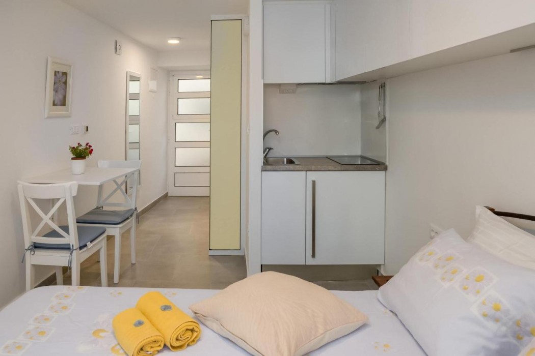 Split Center Suites 10/66