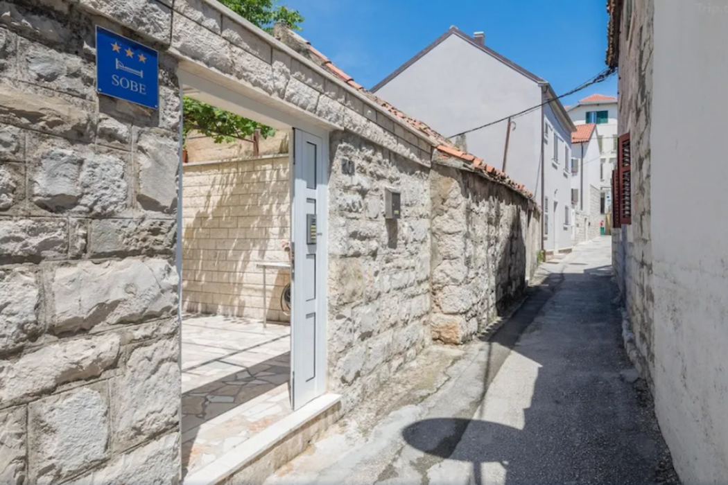 Split Center Suites 42/66