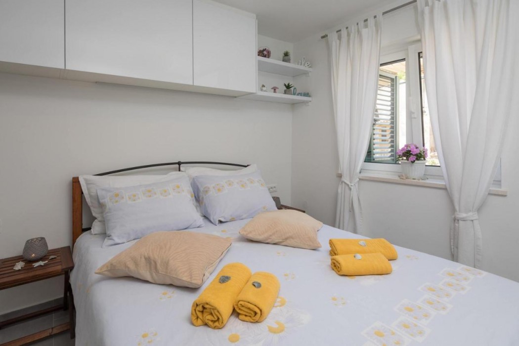 Split Center Suites 8/66