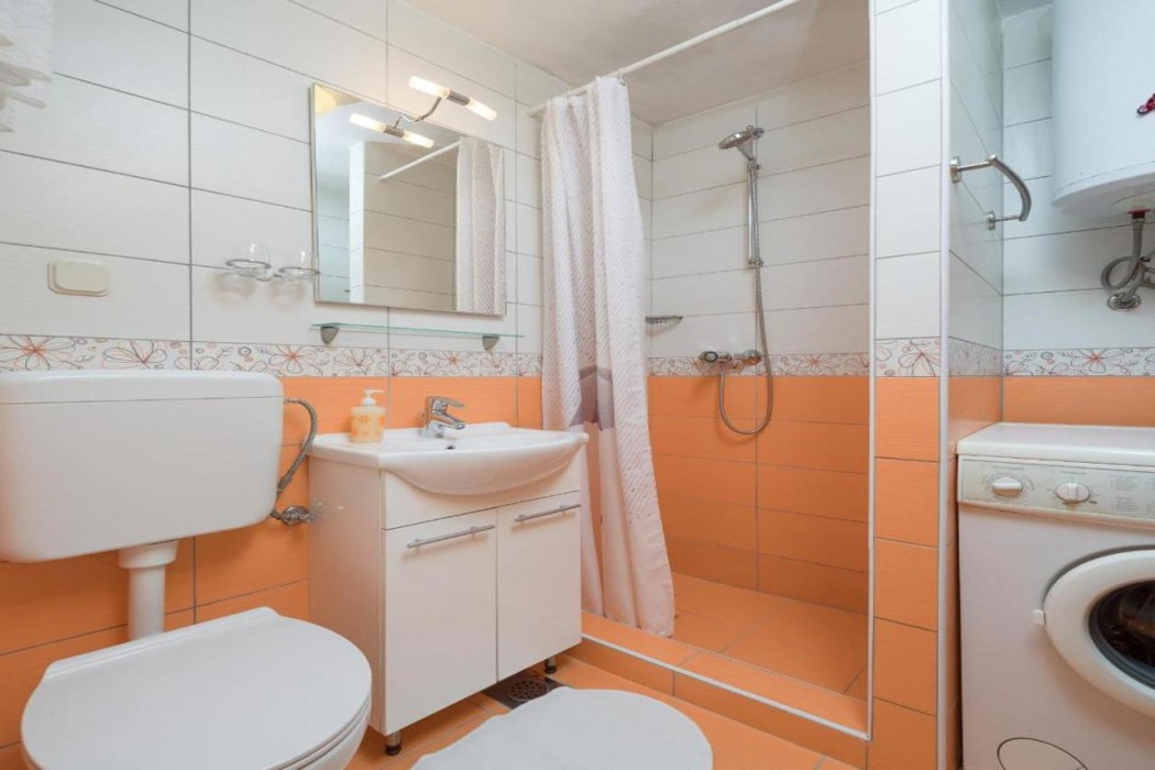 Split Center Suites 11/66