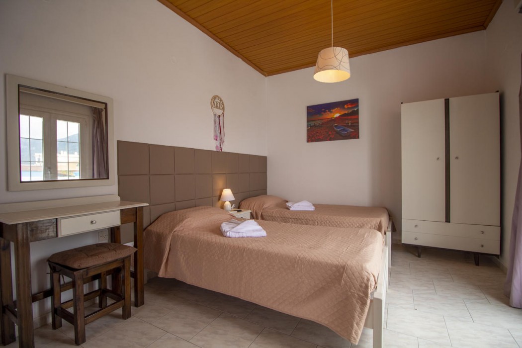 Akis Villa 8/45