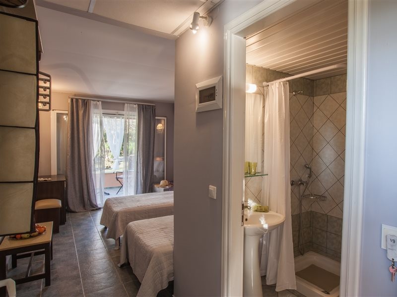 Tellis Holiday Rooms 15/21