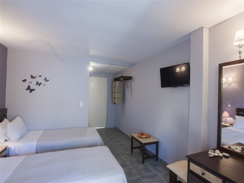 Tellis Holiday Rooms 17/21