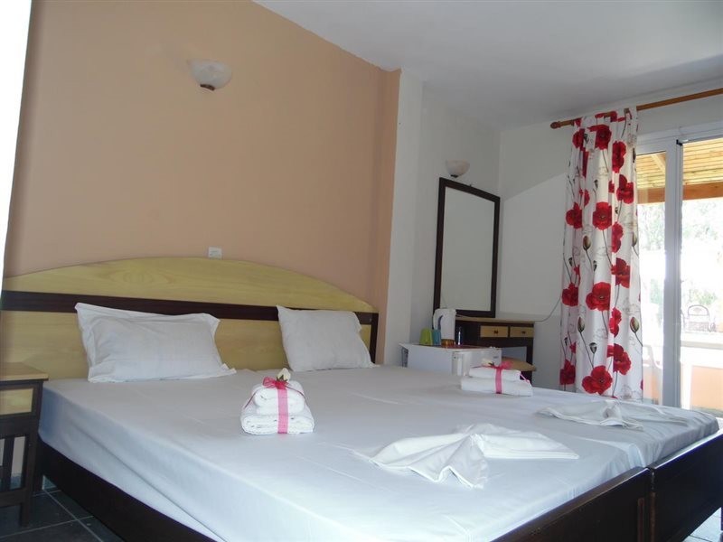 Tellis Holiday Rooms 16/21