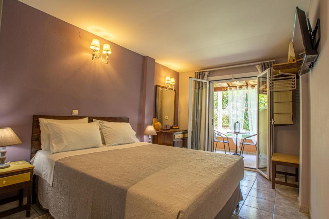 Room at Tellis Holiday Rooms, MESSONGHI