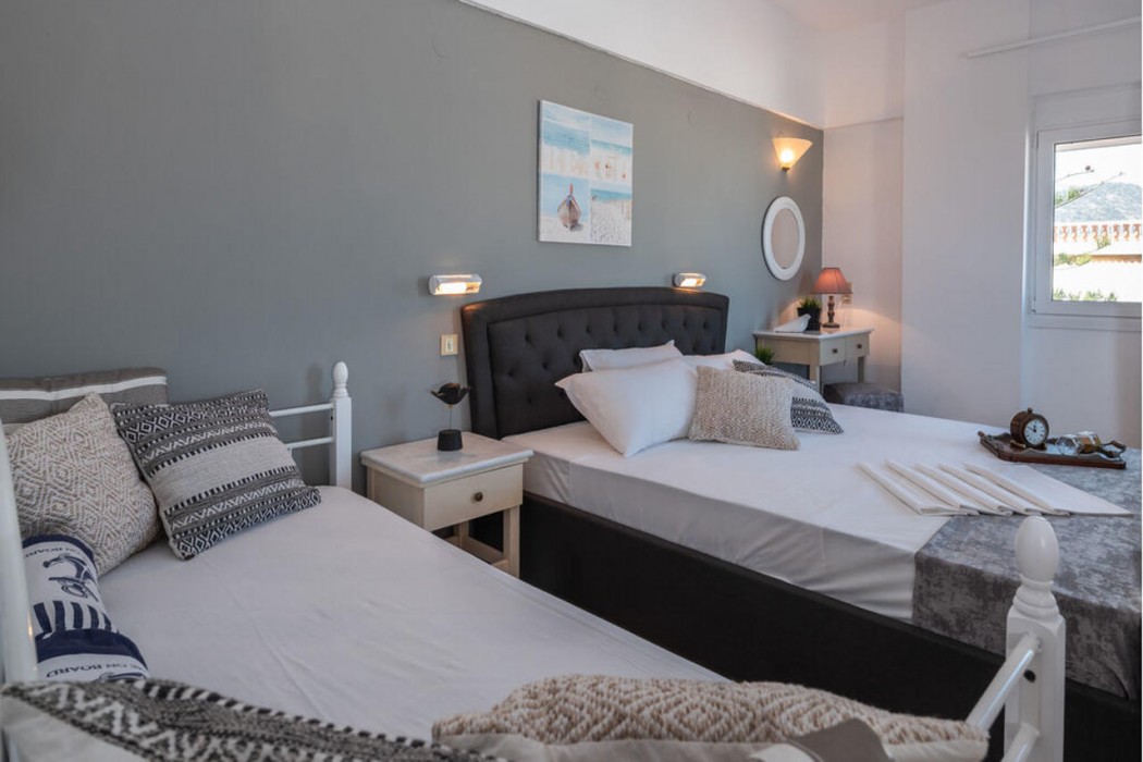 Pasiphae Hotel 9/64