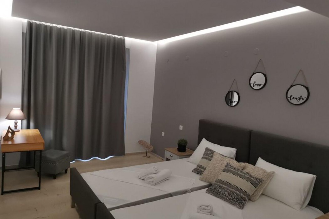 Pasiphae Hotel 12/64