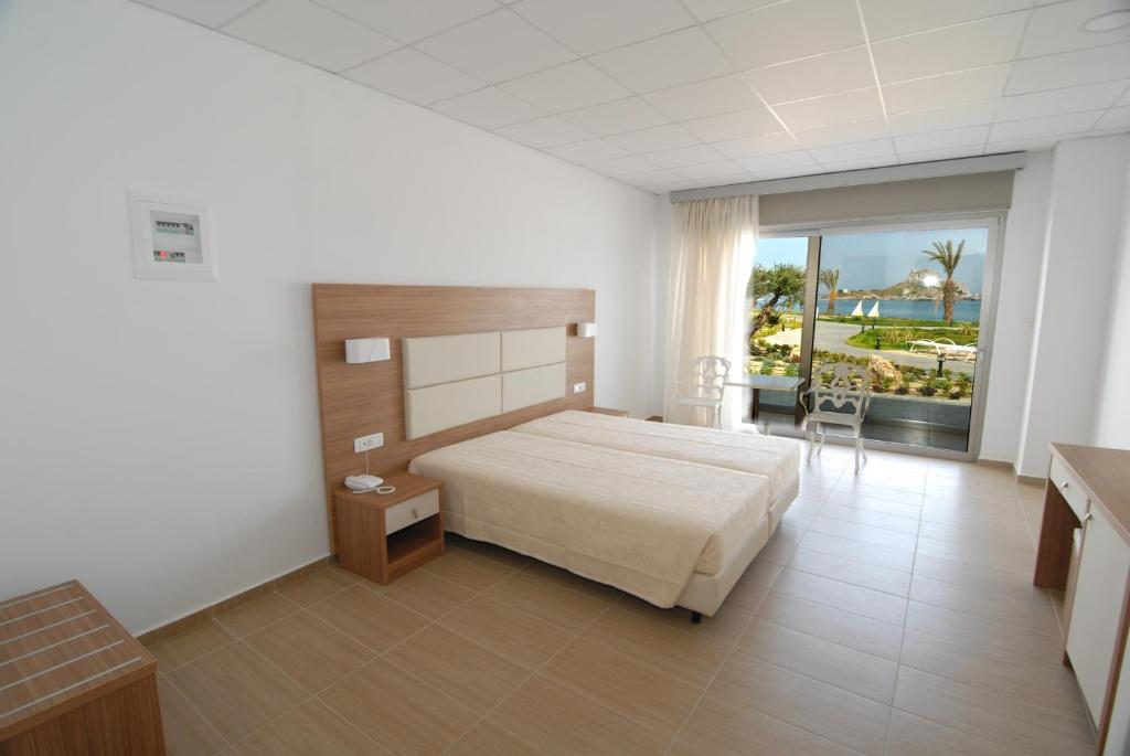 Royal Bay Suites 13/63