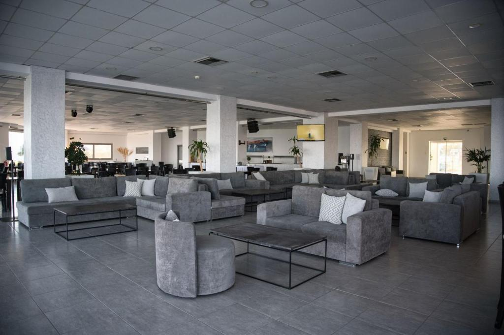 Royal Bay Suites 28/63