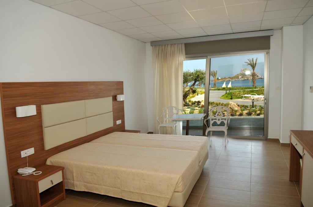 Royal Bay Suites 12/63