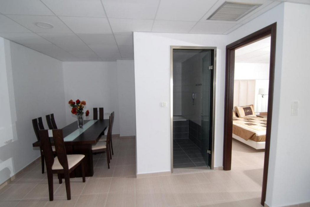 Royal Bay Suites 15/63
