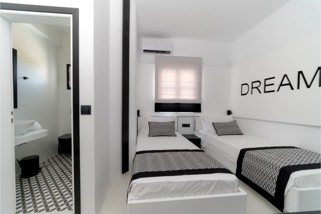 Divelia Hotel 7/52