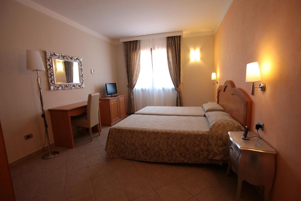 La Perla Hotel 12/47