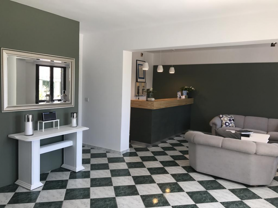 Natalies Hotel and Apartments 6/54