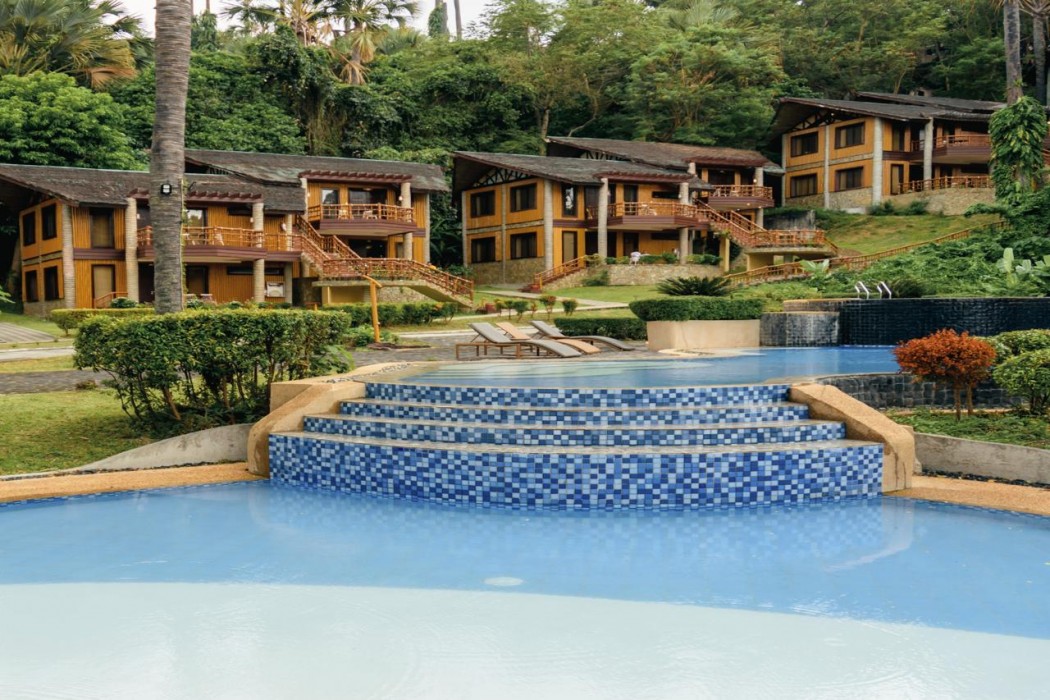 Fridays Puerto Galera 52/90