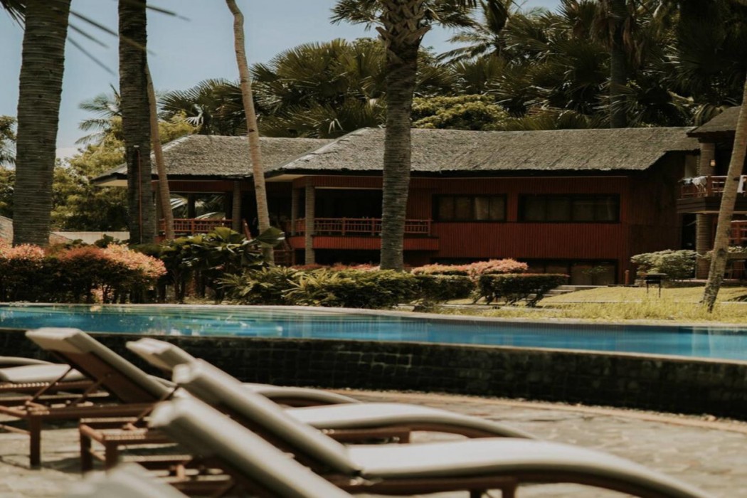 Fridays Puerto Galera 50/90