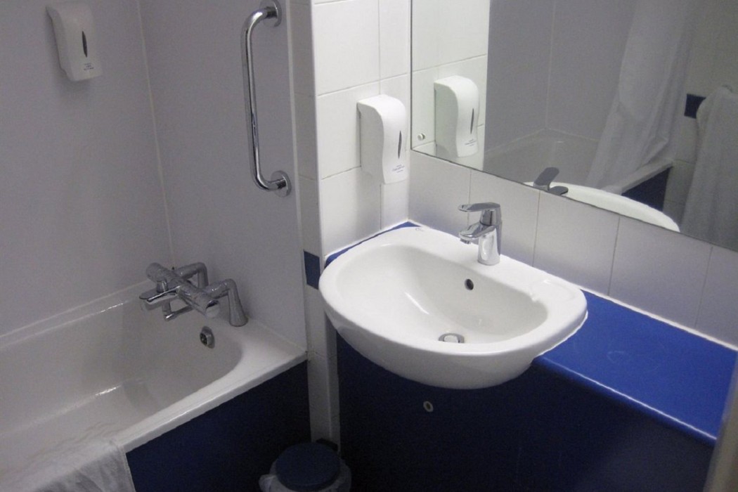 Travelodge Stonehouse 21/29