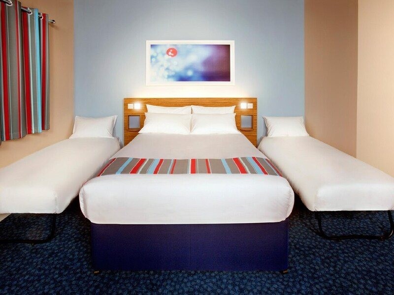 Travelodge Stonehouse 18/29