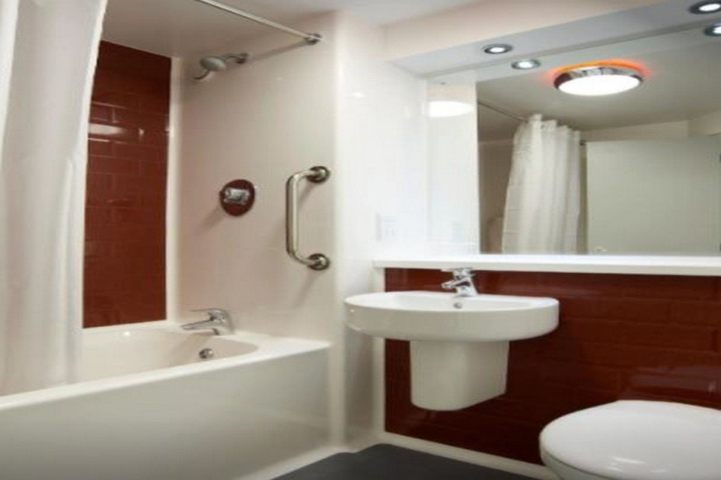 Travelodge Wadebridge 17/25
