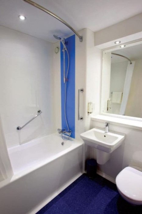 Travelodge Leatherhead 23/26