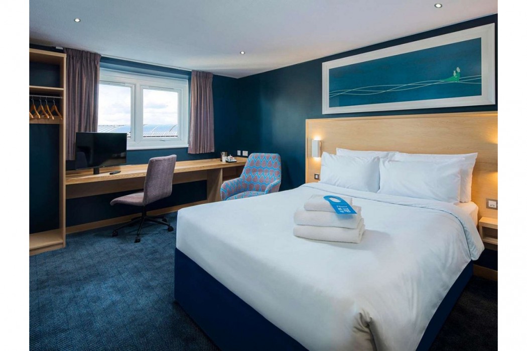 Travelodge Swansea Central 12/54