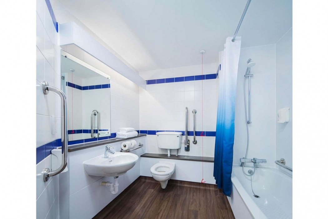 Travelodge Swansea Central 15/54