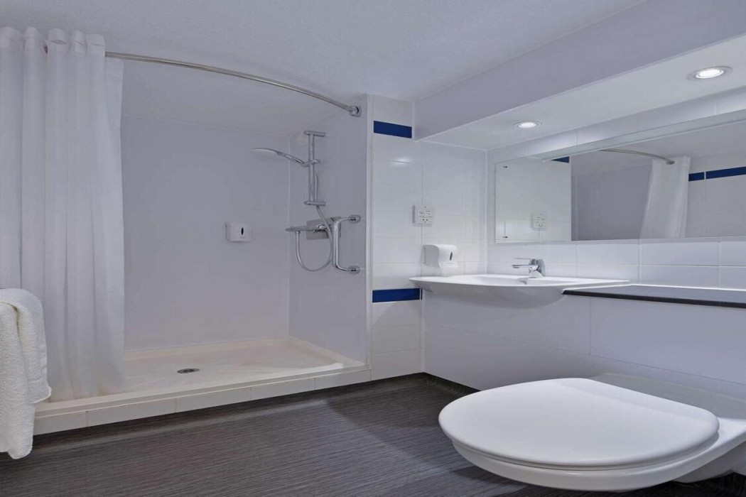 Travelodge Swansea M4 37/39