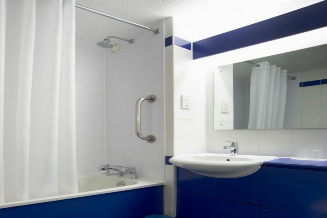Travelodge Swindon Central 25/42