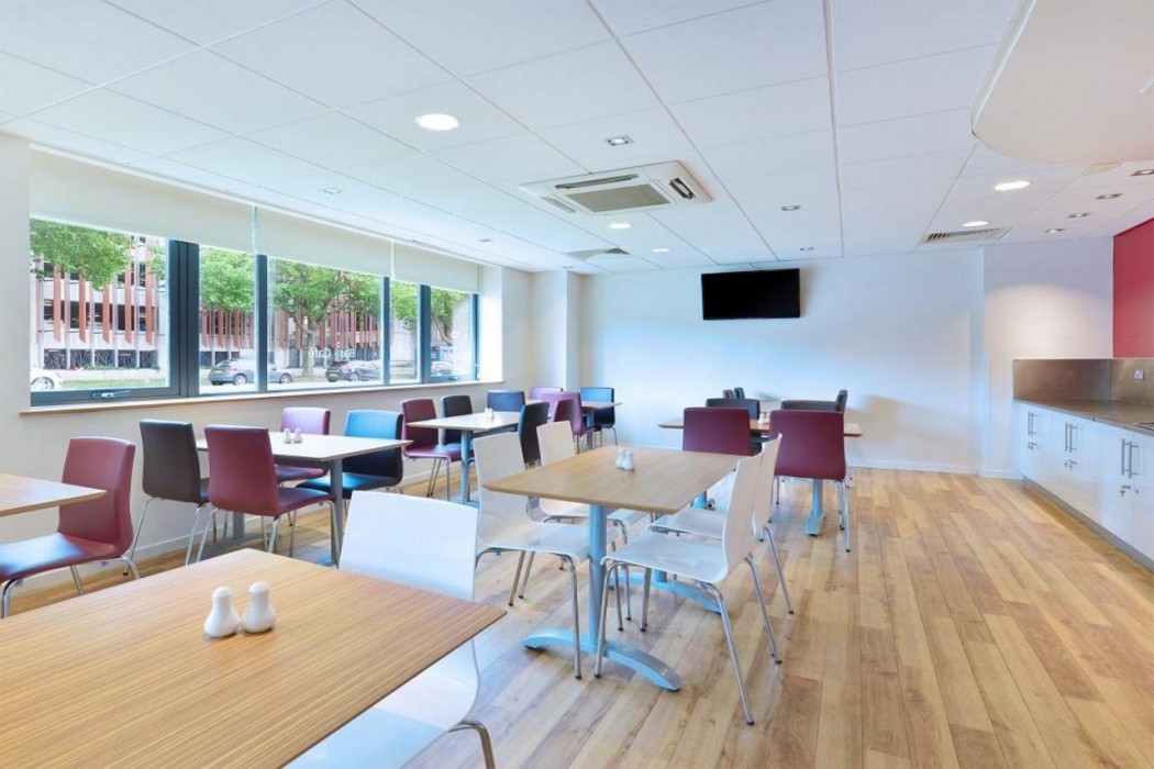 Travelodge Swindon Central 19/42