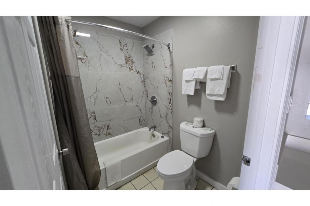 Deerfield Inn McComb I-55 33/49