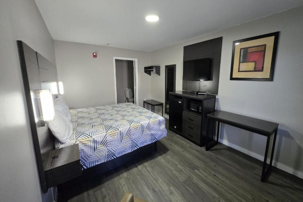 Deerfield Inn McComb I-55 11/49