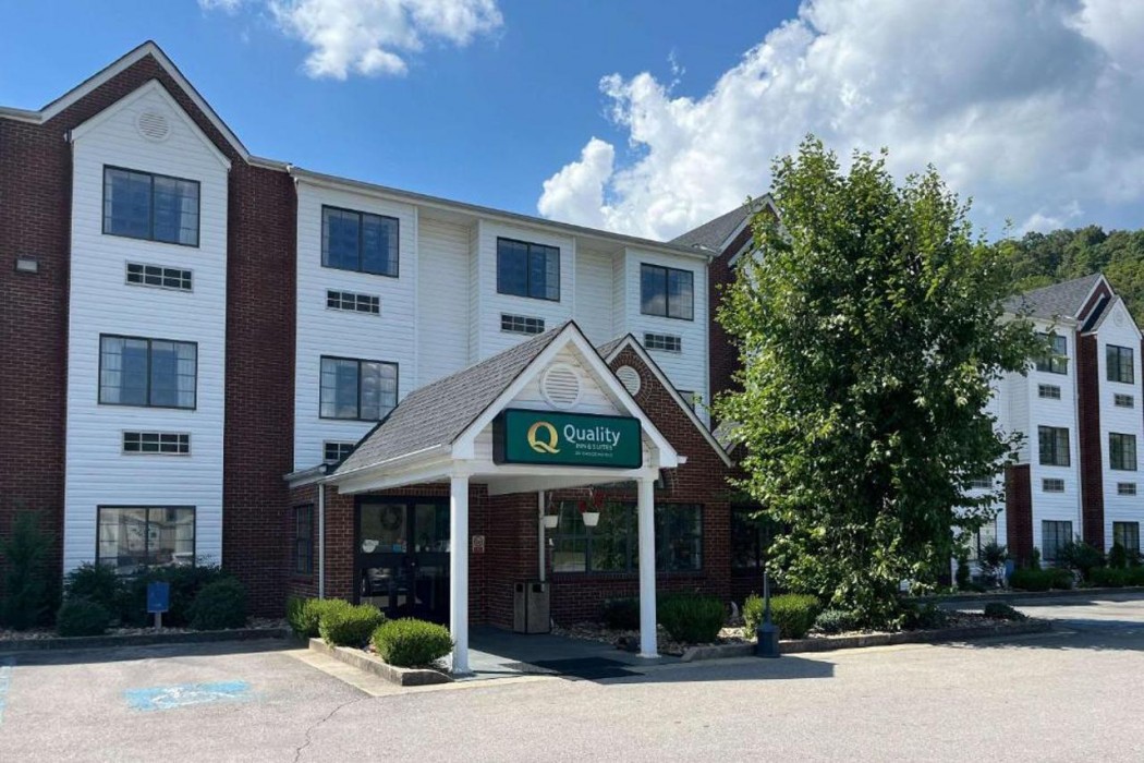 Quality Inn & Suites Prestonsburg next to Mountain Arts Center 1/42