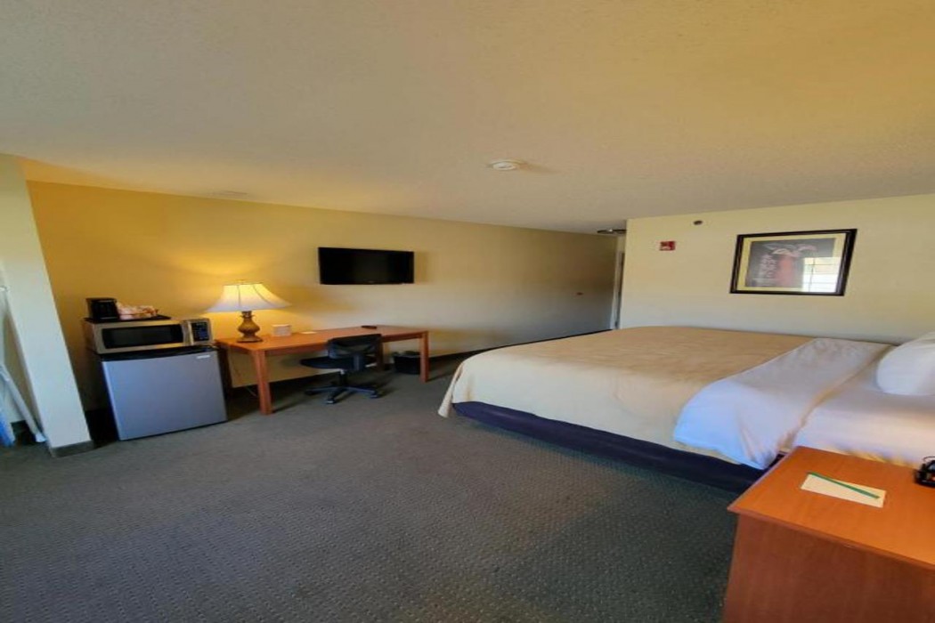 Quality Inn & Suites Prestonsburg next to Mountain Arts Center 16/42